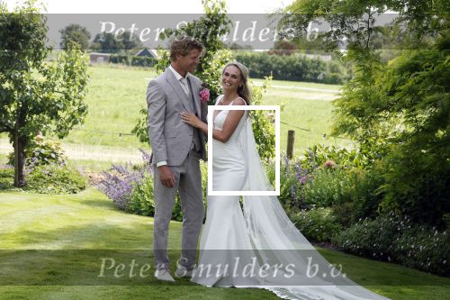 Oosterblokker 18 juni 2022
Irene Schouten en Dirkjan Mak trouwen in de tuin bij de ouders van Dirkjan .