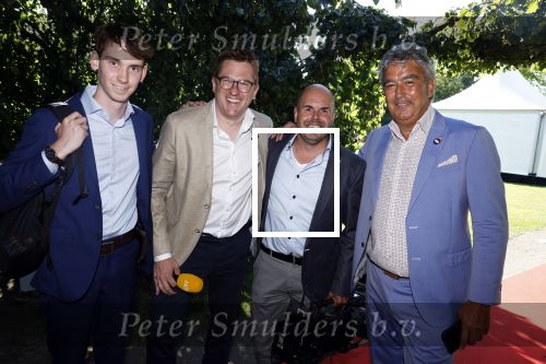 Haarzuilens 22 juni 2022
Haringparty bij kasteel de Haar in Haarzuilens .
Jair Ferwerda met team en Martijn Koolhoven