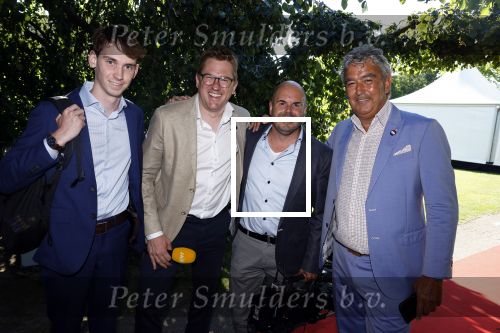 Haarzuilens 22 juni 2022
Haringparty bij kasteel de Haar in Haarzuilens .
Jair Ferwerda met team en Martijn Koolhoven