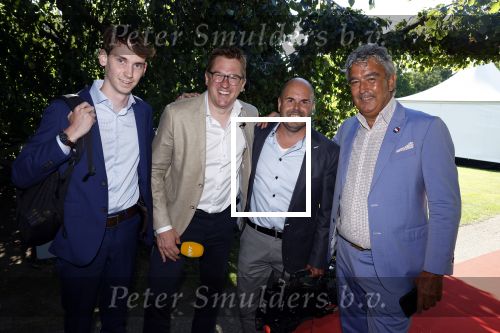 Haarzuilens 22 juni 2022
Haringparty bij kasteel de Haar in Haarzuilens .
Jair Ferwerda met team en Martijn Koolhoven