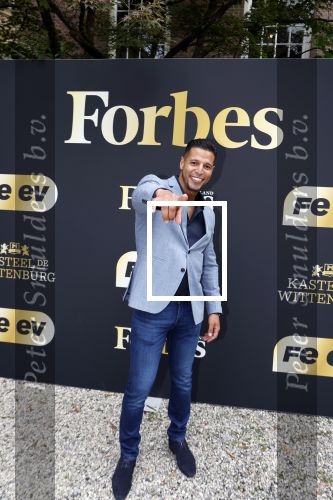Wassenaar 6 juli 2022
Presentatie Forbes NL in samenwerking met FEEV op kasteel Wittenburg. jalal Oba
