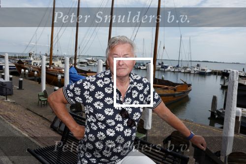 Volendam 30 juni 2022
CD presentatie bij Lotje van Edwin v Hoevelaak en zijn vriendin Natasja Poels . jan Keizer reikte de eerste cd uit.