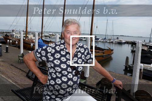 Volendam 30 juni 2022
CD presentatie bij Lotje van Edwin v Hoevelaak en zijn vriendin Natasja Poels . jan Keizer reikte de eerste cd uit.