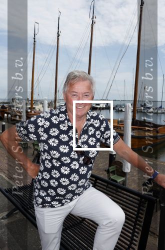 Volendam 30 juni 2022
CD presentatie bij Lotje van Edwin v Hoevelaak en zijn vriendin Natasja Poels . jan Keizer reikte de eerste cd uit.