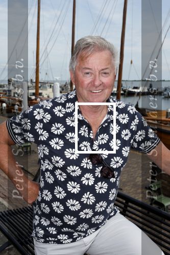Volendam 30 juni 2022
CD presentatie bij Lotje van Edwin v Hoevelaak en zijn vriendin Natasja Poels . jan Keizer reikte de eerste cd uit.