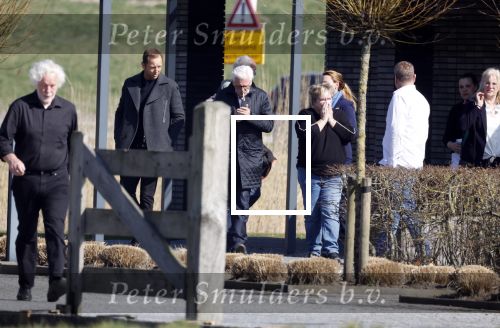Marsum 26 maart 2022
Crematie van Piet Paulusma bij crematorium Andringstate. Piet zijn auto\'s stonden voor de aula geparkeerd . Jan Slagter