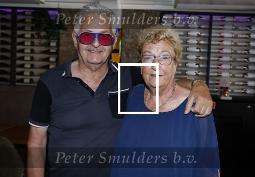 Volendam 30 juni 2022
CD presentatie bij Lotje van Edwin v Hoevelaak en zijn vriendin Natasja Poels . jan Keizer reikte de eerste cd uit. jan TRuijp met zijn vrouw