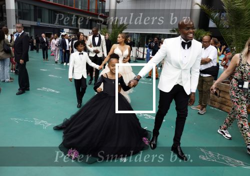 Rotterdam 26 juni 2022
Premiere Bon Bini 3 in Pathe Rotterdam.
Jandino Asporaat kwam met zijn vrouw en kinderen