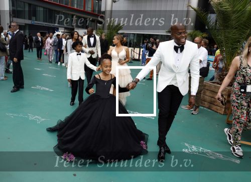 Rotterdam 26 juni 2022
Premiere Bon Bini 3 in Pathe Rotterdam.
Jandino Asporaat kwam met zijn vrouw en kinderen