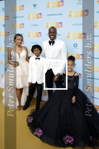 Rotterdam 26 juni 2022
Premiere Bon Bini 3 in Pathe Rotterdam.
Jandino Asporaat kwam met zijn vrouw en kinderen