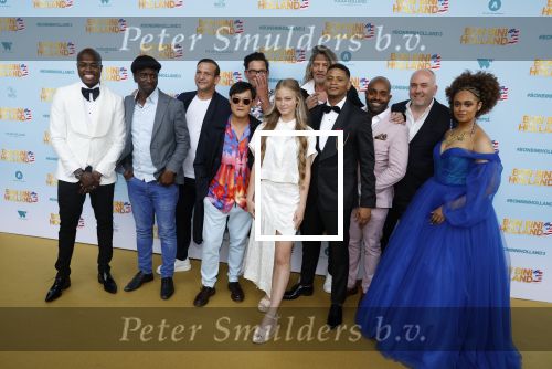 Rotterdam 26 juni 2022
Premiere Bon Bini 3 in Pathe Rotterdam.
Jandino Asporaat kwam met zijn vrouw en kinderen.
Cast Bon bini 3