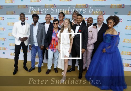 Rotterdam 26 juni 2022
Premiere Bon Bini 3 in Pathe Rotterdam.
Jandino Asporaat kwam met zijn vrouw en kinderen.
Cast Bon bini 3