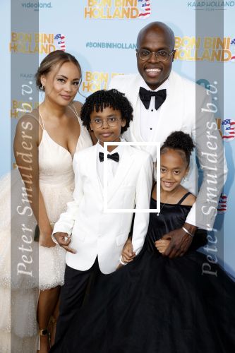 Rotterdam 26 juni 2022
Premiere Bon Bini 3 in Pathe Rotterdam.
Jandino Asporaat kwam met zijn vrouw en kinderen
