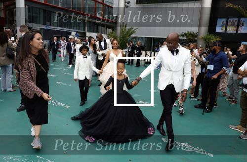 Rotterdam 26 juni 2022
Premiere Bon Bini 3 in Pathe Rotterdam.
Jandino Asporaat kwam met zijn vrouw en kinderen