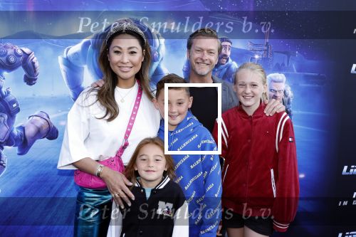 Amsterdam 12 juni 2022
Premiere Lightning (pixar) in Pathe Amsterdam noord.
Janine Kho met kinderen en vriend