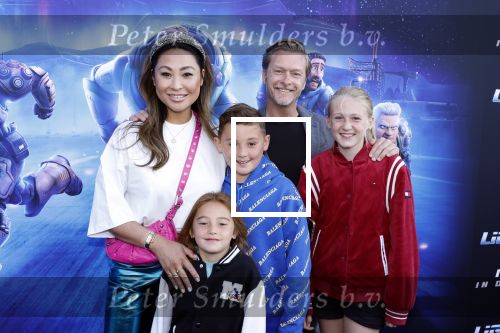 Amsterdam 12 juni 2022
Premiere Lightning (pixar) in Pathe Amsterdam noord.
Janine Kho met kinderen en vriend