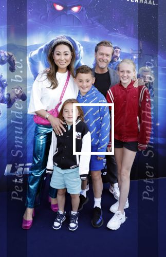 Amsterdam 12 juni 2022
Premiere Lightning (pixar) in Pathe Amsterdam noord.
Janine Kho met kinderen en vriend
