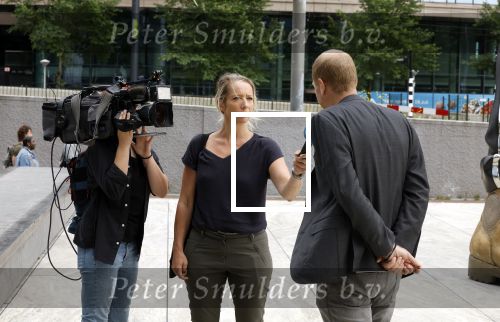 Amsterdam 21 juni 2022
Rechtszaak Olcay Gulsen en haar ex schoonmoeder. (Moeder van Frans Ghazi) in de rechtbank van Amsterdam . Shownieuws journaliste Janine Schuinder