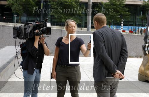 Amsterdam 21 juni 2022
Rechtszaak Olcay Gulsen en haar ex schoonmoeder. (Moeder van Frans Ghazi) in de rechtbank van Amsterdam . Shownieuws journaliste Janine Schuinder