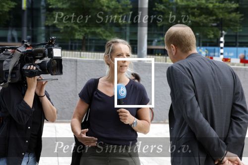 Amsterdam 21 juni 2022
Rechtszaak Olcay Gulsen en haar ex schoonmoeder. (Moeder van Frans Ghazi) in de rechtbank van Amsterdam . Shownieuws journaliste Janine Schuinder