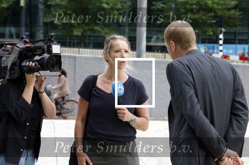 Amsterdam 21 juni 2022
Rechtszaak Olcay Gulsen en haar ex schoonmoeder. (Moeder van Frans Ghazi) in de rechtbank van Amsterdam . Shownieuws journaliste Janine Schuinder