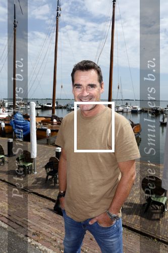 Volendam 30 juni 2022
CD presentatie bij Lotje van Edwin v Hoevelaak en zijn vriendin Natasja Poels . jan Keizer reikte de eerste cd uit. Jeroen v d Boom