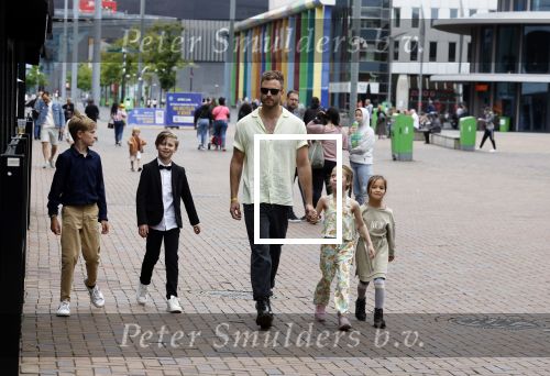 Amsterdam 3 juli 2022
Premiere de Grote slijmfilm in pathe Arena .
Jim Bakkum kwam met zijn kinderen en vriendjes
