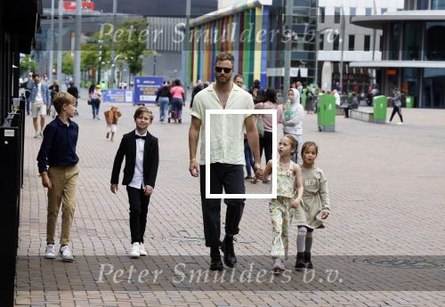 Amsterdam 3 juli 2022
Premiere de Grote slijmfilm in pathe Arena .
Jim Bakkum kwam met zijn kinderen en vriendjes