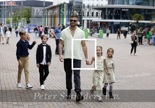 Amsterdam 3 juli 2022
Premiere de Grote slijmfilm in pathe Arena .
Jim Bakkum kwam met zijn kinderen en vriendjes