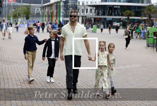 Amsterdam 3 juli 2022
Premiere de Grote slijmfilm in pathe Arena .
Jim Bakkum kwam met zijn kinderen en vriendjes