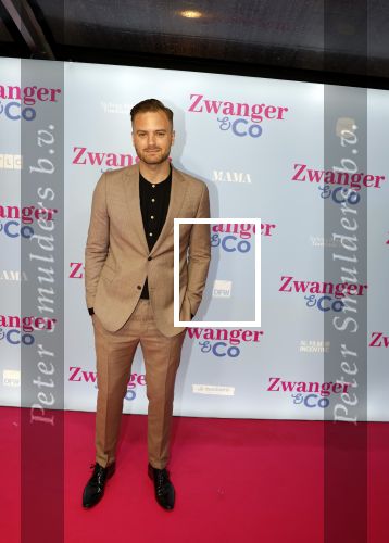 Amsterdam 25 juni 2022
Premiere zwanger en Co in Tuschinski .
Jim Bakkum