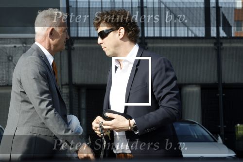 Rotterdam 25 maart 2022
John de Wolf en zijn vrouw Inge Zijdenbos trouwen in het Zalmhuis. Jochem Myjer trouwt ze.
