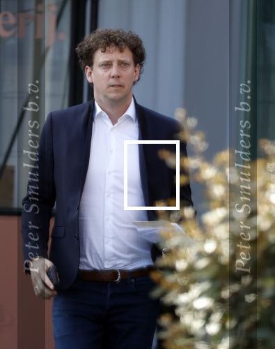 Rotterdam 25 maart 2022
John de Wolf en zijn vrouw Inge Zijdenbos trouwen in het Zalmhuis. Jochem Myjer trouwt ze.