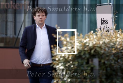 Rotterdam 25 maart 2022
John de Wolf en zijn vrouw Inge Zijdenbos trouwen in het Zalmhuis. Jochem Myjer trouwt ze.