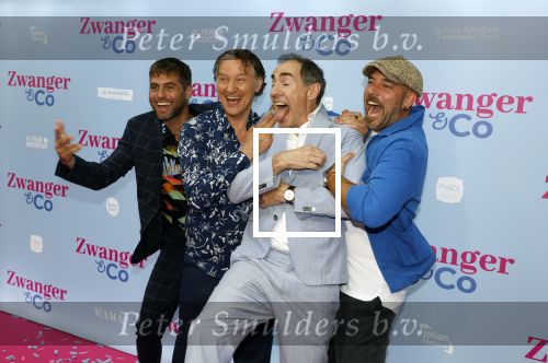 Amsterdam 25 juni 2022
Premiere zwanger en Co in Tuschinski . Johan Nijenhuis met Manuel Broekman Matteo v d Grijn en Thom Hoffman