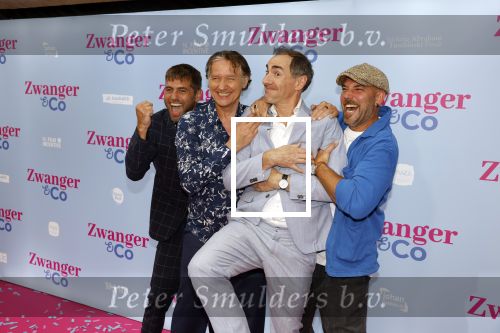 Amsterdam 25 juni 2022
Premiere zwanger en Co in Tuschinski . Johan Nijenhuis met Manuel Broekman Matteo v d Grijn en Thom Hoffman