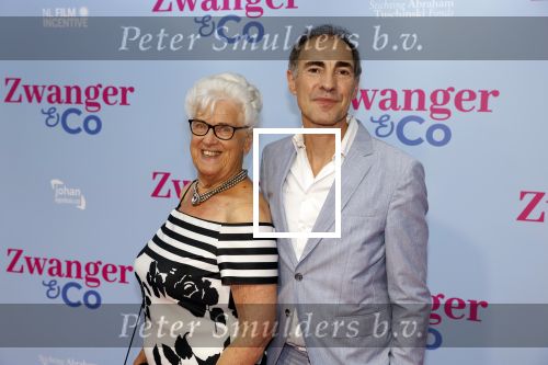 Amsterdam 25 juni 2022
Premiere zwanger en Co in Tuschinski . Johan Nijenhuis met moeder