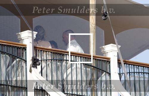 Rotterdam 25 maart 2022
John de Wolf en zijn vrouw Inge Zijdenbos trouwen in het Zalmhuis. Jochem Myjer trouwt ze.