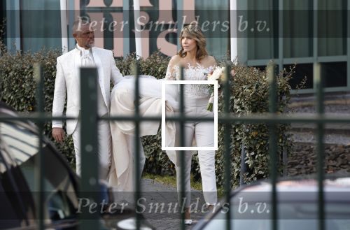 Rotterdam 25 maart 2022
John de Wolf en zijn vrouw Inge Zijdenbos trouwen in het Zalmhuis. Jochem Myjer trouwt ze.