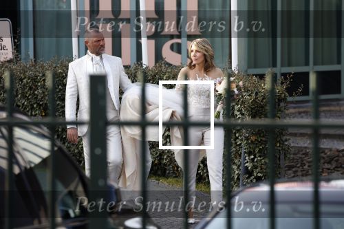 Rotterdam 25 maart 2022
John de Wolf en zijn vrouw Inge Zijdenbos trouwen in het Zalmhuis. Jochem Myjer trouwt ze.