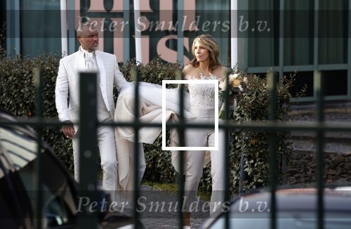 Rotterdam 25 maart 2022
John de Wolf en zijn vrouw Inge Zijdenbos trouwen in het Zalmhuis. Jochem Myjer trouwt ze.