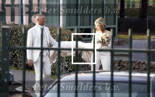 Rotterdam 25 maart 2022
John de Wolf en zijn vrouw Inge Zijdenbos trouwen in het Zalmhuis. Jochem Myjer trouwt ze.