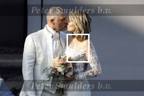 Rotterdam 25 maart 2022
John de Wolf en zijn vrouw Inge Zijdenbos trouwen in het Zalmhuis. Jochem Myjer trouwt ze.