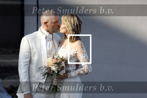 Rotterdam 25 maart 2022
John de Wolf en zijn vrouw Inge Zijdenbos trouwen in het Zalmhuis. Jochem Myjer trouwt ze.