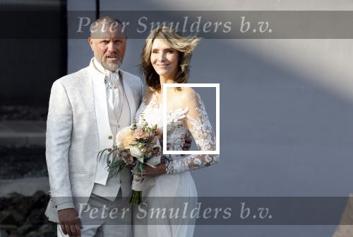 Rotterdam 25 maart 2022
John de Wolf en zijn vrouw Inge Zijdenbos trouwen in het Zalmhuis. Jochem Myjer trouwt ze.