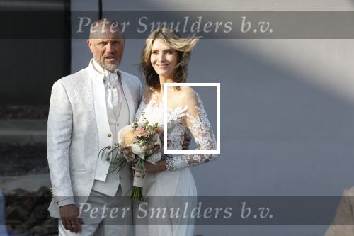 Rotterdam 25 maart 2022
John de Wolf en zijn vrouw Inge Zijdenbos trouwen in het Zalmhuis. Jochem Myjer trouwt ze.