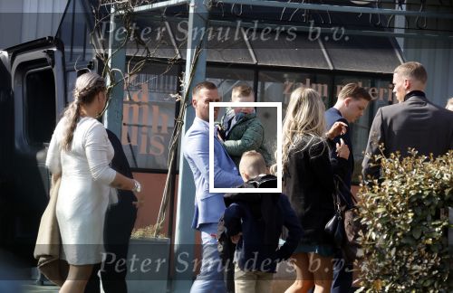 Rotterdam 25 maart 2022
John de Wolf en zijn vrouw Inge Zijdenbos trouwen in het Zalmhuis. Jochem Myjer trouwt ze.
Kinderen John de Wolf