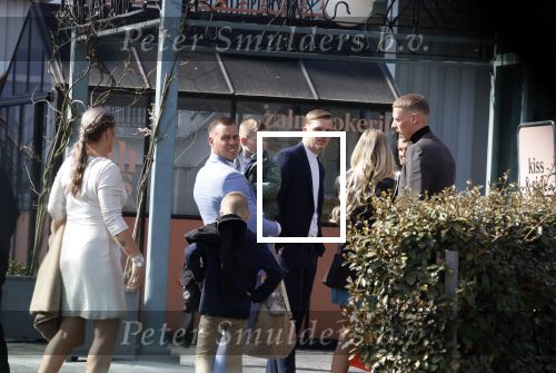 Rotterdam 25 maart 2022
John de Wolf en zijn vrouw Inge Zijdenbos trouwen in het Zalmhuis. Jochem Myjer trouwt ze.
Kinderen John de Wolf
