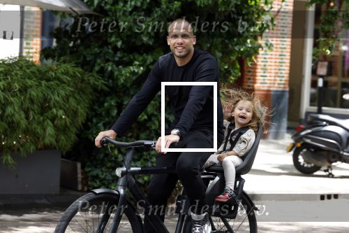 Amsterdam 13 juni 2022
Johnny Heitinga met zijn dochter Rixo in Amsterdam zuid