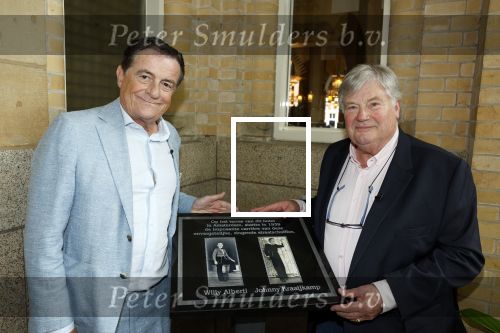 Amsterdam 1 juli 2022
Onthulling kunstwerk met daarop Willy Alberti en Johnny Kraaijkamp bij hotel Americain.
Aanwezig de kinderen Tonny Alberti en Willeke Alberti en Johnny Kraaijkamp en Sanne Kraaijkamp